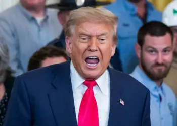 Trump sabía desde mayo que aparece en archivos del caso Epstein: The Wall Street Journal