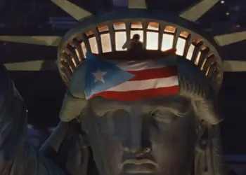 Bad Bunny defiende a los migrantes y llama a la unidad en su video de ‘NUEVAYoL’