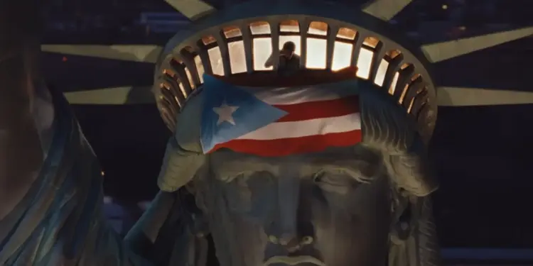 Bad Bunny defiende a los migrantes y llama a la unidad en su video de ‘NUEVAYoL’