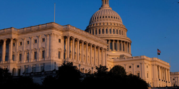 Senado de EE.UU. aprueba polémico plan fiscal de Trump que incluye impuesto a remesas