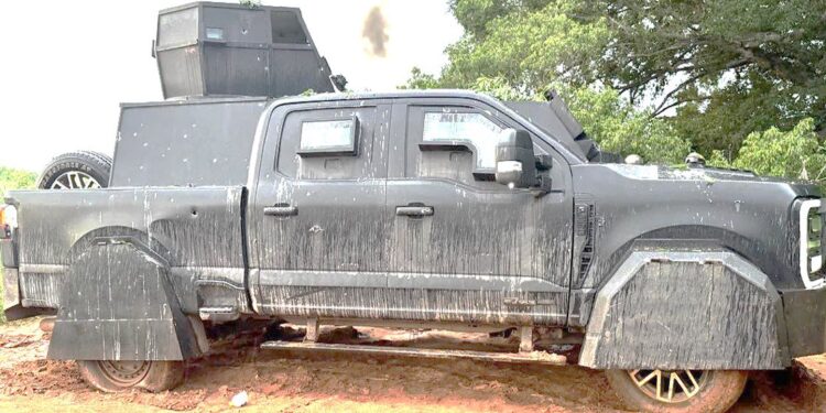 Aseguran vehículo tipo “monstruo”, armas y tres civiles en El Rosario