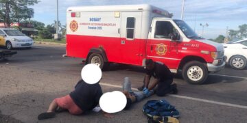 Motociclista resulta lesionado tras choque contra automóvil en la Carretera Internacional en Mazatlán