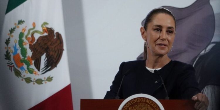 Claudia Sheinbaum felicita a Renata Zarazúa y a Sergio “Checo” Pérez