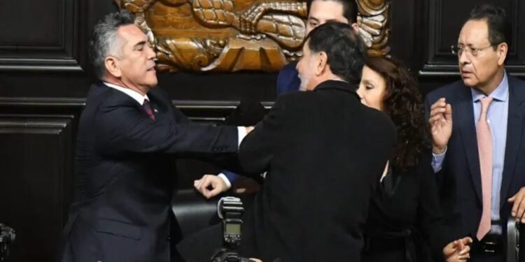 ‘Alito’ Moreno explica por qué peleó con Fernández Noroña; “Aquí se topó con pared”