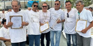 Rinden homenaje a 35 músicos pioneros de la banda sinaloense en Mazatlán