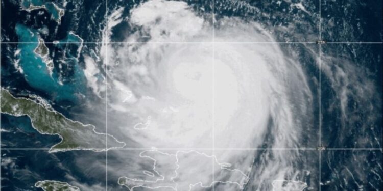 Huracán Erin es categoría 4 y podría fortalecerse: ¿Cuál es su trayectoria y qué territorios afectará?