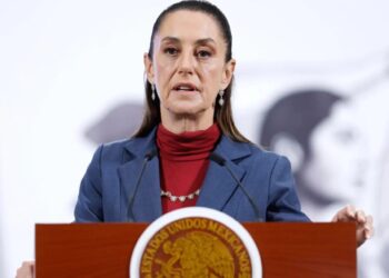 “Adversarios tienen profundo racismo y clasismo”: Sheinbaum respalda ceremonia de bastón de mando a ministros de la Corte