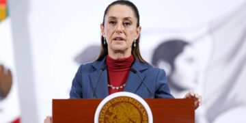 “Adversarios tienen profundo racismo y clasismo”: Sheinbaum respalda ceremonia de bastón de mando a ministros de la Corte