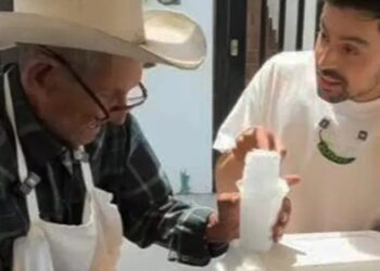 Si no trabajamos, no comemos: ‘El Tío’ a sus 102 años vende raspados en un carretón