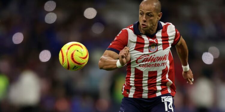 Chicharito Hernández regresa a una convocatoria de Chivas tras más de un mes de inactividad