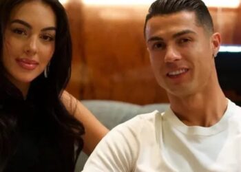 Georgina Rodríguez y Cristiano Ronaldo se comprometen con enorme anillo de compromiso
