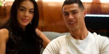 Georgina Rodríguez y Cristiano Ronaldo se comprometen con enorme anillo de compromiso