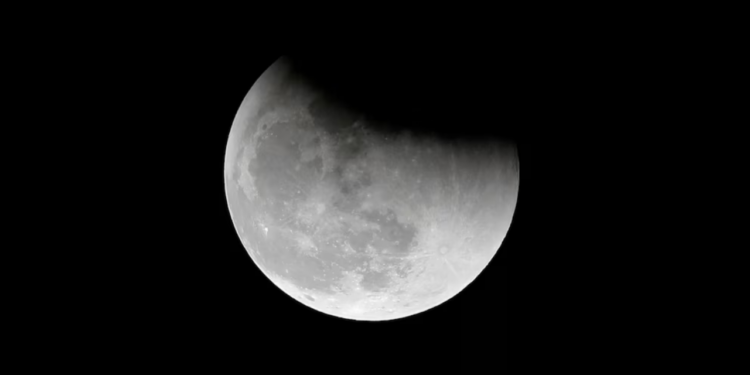 Septiembre 2025 sorprende con dos eclipses imperdibles
