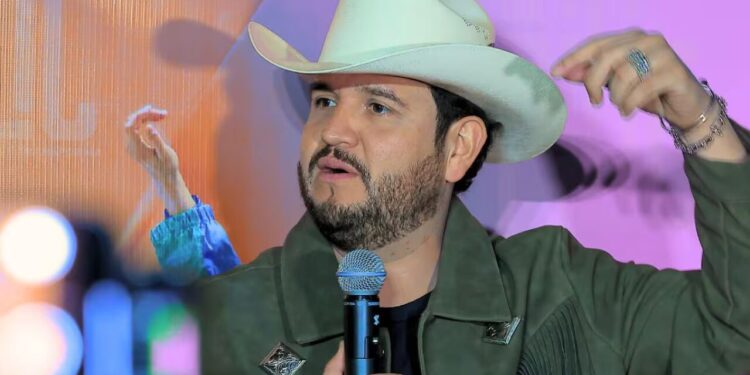 Edén Muñoz pospone parte de su gira por retrasos en trámites de visa