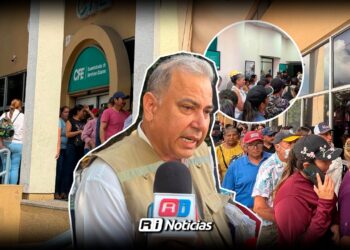 Desplazados por la violencia se manifiestan en la CFE para solicitar instalación de energía eléctrica