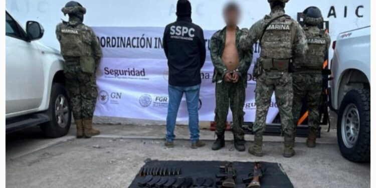 Tras agresión, Secretaría de Marina asegura a 2 civiles, armas, granadas, cargadores, cartuchos y equipo táctico en San Ignacio