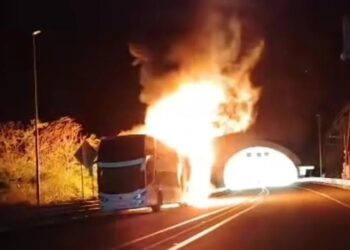 Se incendia autobus de pasajeros en la carretera Mazatlán – Durango