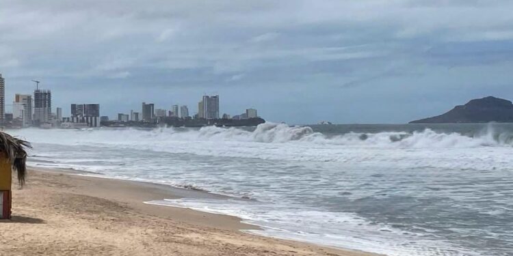 Por efectos de mar de fondo, se emiten recomendaciones a la comunidad marítima y bañistas