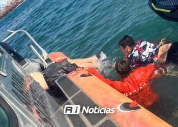 Pescadores son rescatados en la Isla de Chivos por fuerte Oleaje