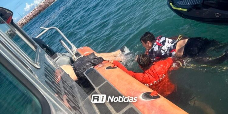 Pescadores son rescatados en la Isla de Chivos por fuerte Oleaje