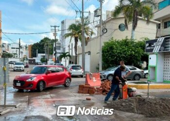 Por antigüedad y desgaste, tubería colapsa en la Av. Gabriel Ruiz a una cuadra de la Zona Dorada de Mazatlán