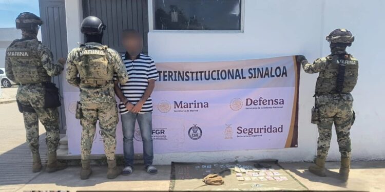 Con dosis de presunta droga, Secretaría de Marina detiene a un hombre en La Foresta, en Mazatlán