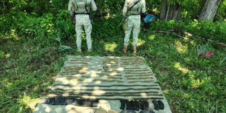 Ejército Mexicano asegura armamento, municiones, granadas y artefacto explosivo en San Ignacio