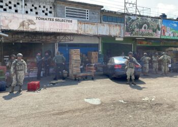 Balean a dos empleados de bodega de aguacates tras asalto frustrado, en Culiacán