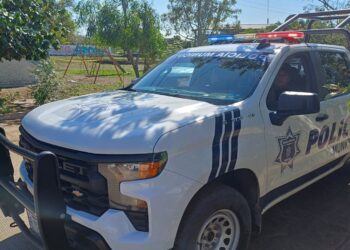 Balean vehículo de plataforma digital al intentar despojarlo