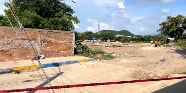 Detectan fuga de combustible en toma clandestina en la colonia Jesús García