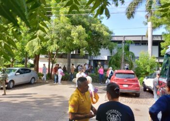 Evacuan a trabajadores y derechohaboentes tras conato de incedio en clínica del ISSSTE, Culiacán