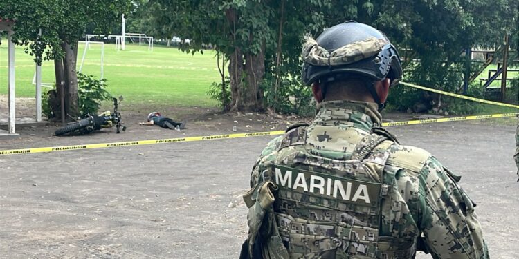 Ejecutan a motociclista en canchas deportivas en Bachigualato, en Culiacán