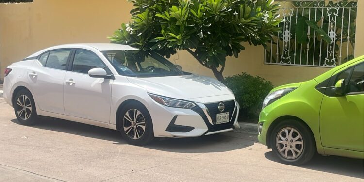 Recuperan vehículo del Gobierno del Estado despojado esta mañana en Culiacán