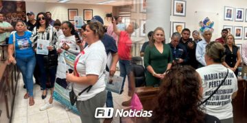 Acusan falta de atención a desaparecidos durante protesta en Palacio Municipal