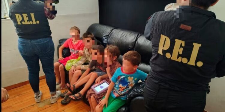 Rescatan a siete menores de Alaska abandonados por su padre en Yucatán