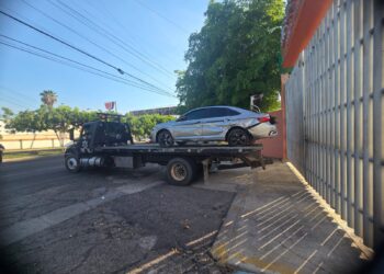 Persecución en Culiacán termina en choque y aseguramiento de vehículo