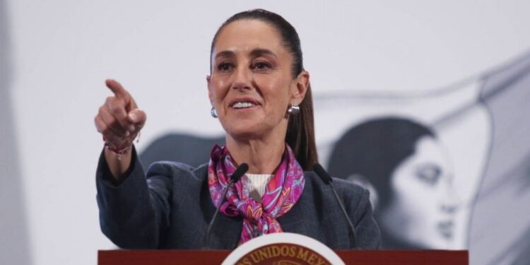 Sheinbaum pide a morenistas “tener los pies en la tierra” y servir al pueblo de México