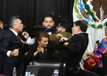 Fernández Noroña y “Alito” Moreno se van a los golpes en pleno de la Comisión Permanente