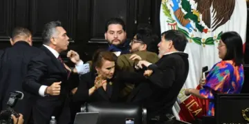 Fernández Noroña y “Alito” Moreno se van a los golpes en pleno de la Comisión Permanente