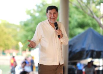 Sheinbaum acusa “linchamiento mediático” contra Fernández Noroña tras pelea en la Permanente