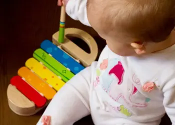 Alertan riesgo de ingesta de imanes en juguete para bebés