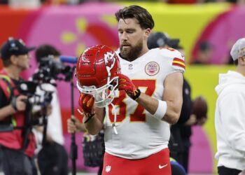 Travis Kelce acepta que su faceta de actor lo llevó al peor momento de su carrera