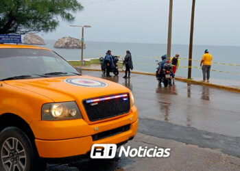 Terreno rocoso sufre deslave en Paseo del Centenario tras lluvias registradas en Mazatlán