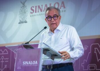 “El luto nuestro es por la muerte de personas inocentes”: Rocha Moya lamenta asesinato de maestra en Altata