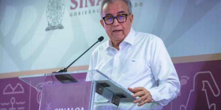 “El luto nuestro es por la muerte de personas inocentes”: Rocha Moya lamenta asesinato de maestra en Altata