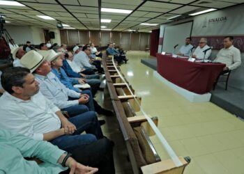 Sostiene gobernador Rocha reunión de trabajo con liderazgos agrícolas del estado
