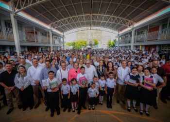 Gobernador Rocha pone en marcha ciclo escolar 2025-2026 del nivel básico con un llamado a educar para la paz