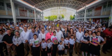 Gobernador Rocha pone en marcha ciclo escolar 2025-2026 del nivel básico con un llamado a educar para la paz