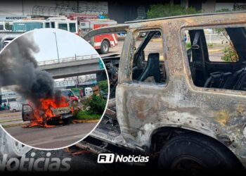Probable falla en el sistema eléctrico genera incendio de camioneta en Mazatlán
