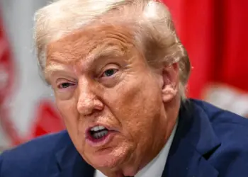 La Casa Blanca está explorando cómo mantener los aranceles de Trump si la Corte Suprema los anula